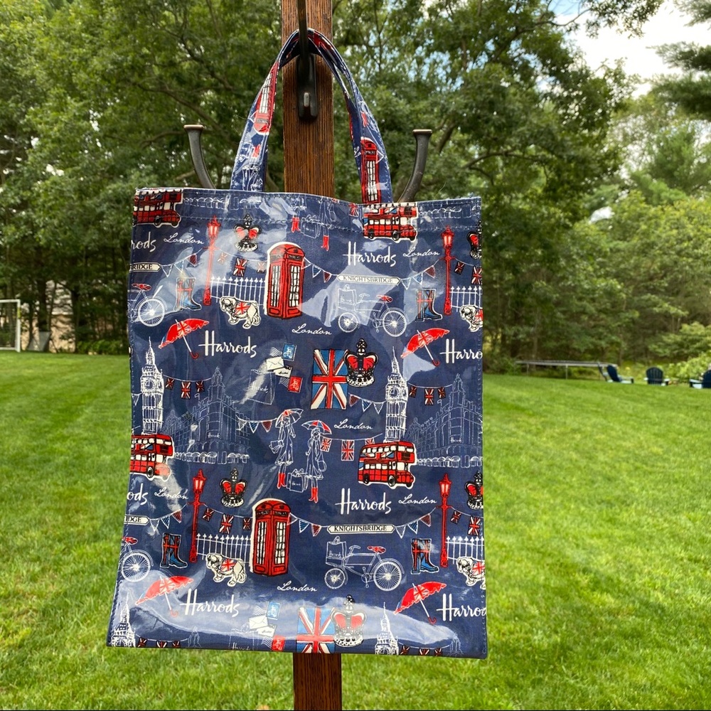 Harrods reusable shopping bag.